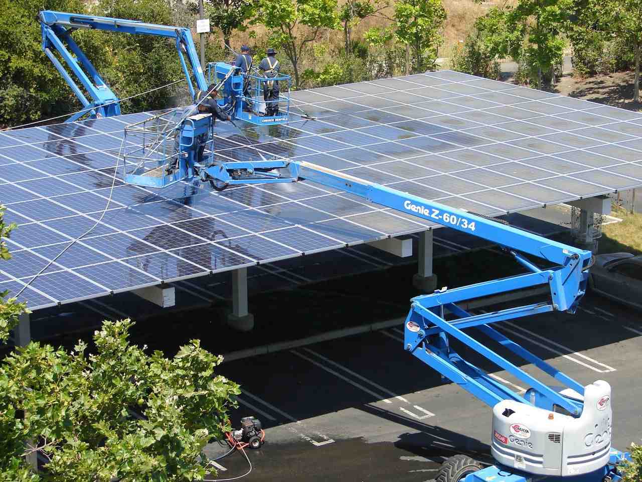 Do solar panels give off radiation?