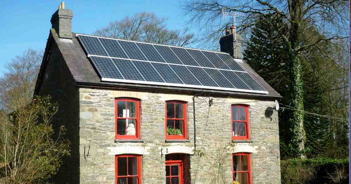 How many solar panels do I need for a 2000 sq ft home?