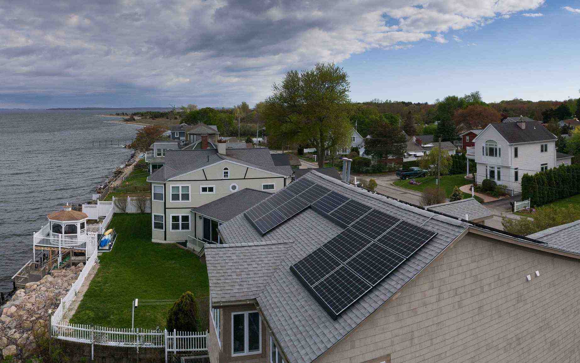 How many solar panels do I need to run a 3 bedroom house?