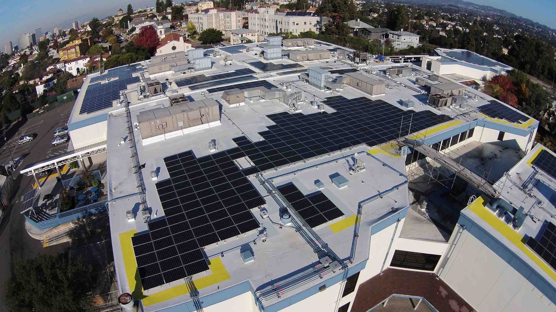 What is the federal tax credit for solar in 2022?